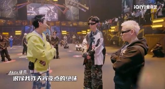 ”拿下代言网友：好歹毒的商战！凯发k8入口黄子韬靠“黑眼圈(图14)