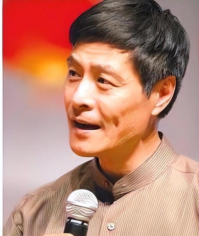 奇才当红时抛下冯巩移居海外65岁现状如何凯发K8旗舰店APP他是马季看中的相声(图6)
