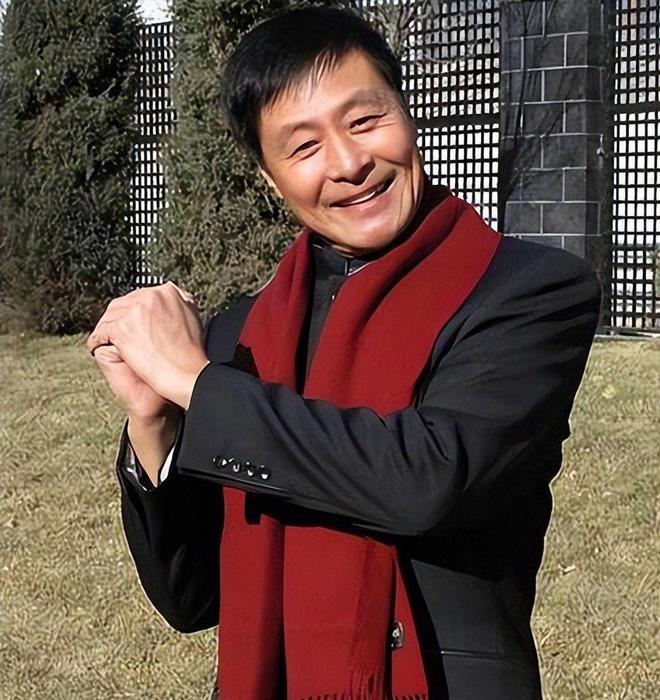 奇才当红时抛下冯巩移居海外65岁现状如何凯发K8旗舰店APP他是马季看中的相声(图5)