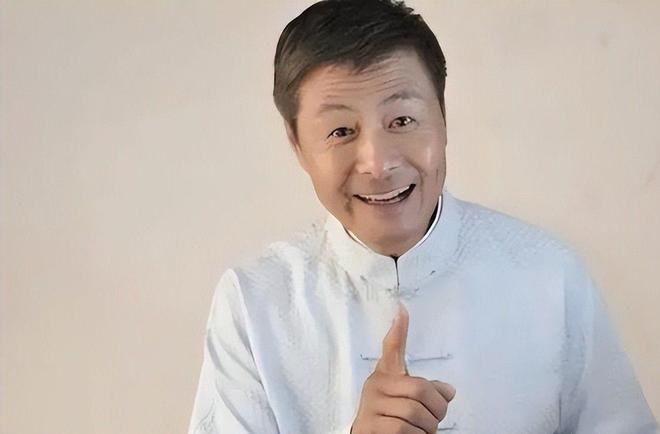 奇才当红时抛下冯巩移居海外65岁现状如何凯发K8旗舰店APP他是马季看中的相声(图11)