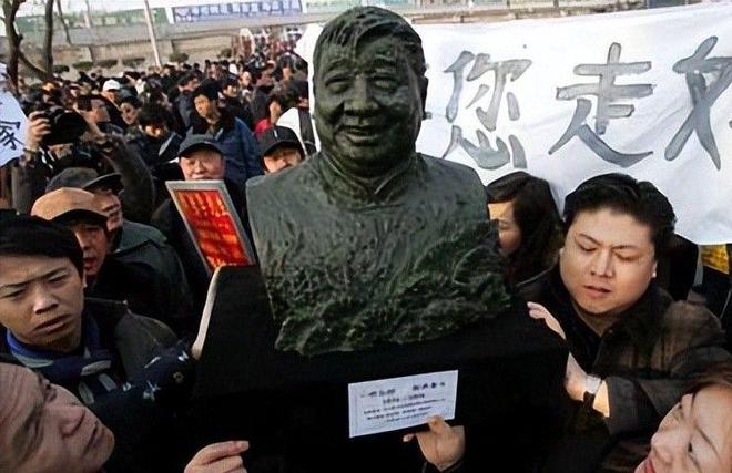 奇才当红时抛下冯巩移居海外65岁现状如何凯发K8旗舰店APP他是马季看中的相声(图22)
